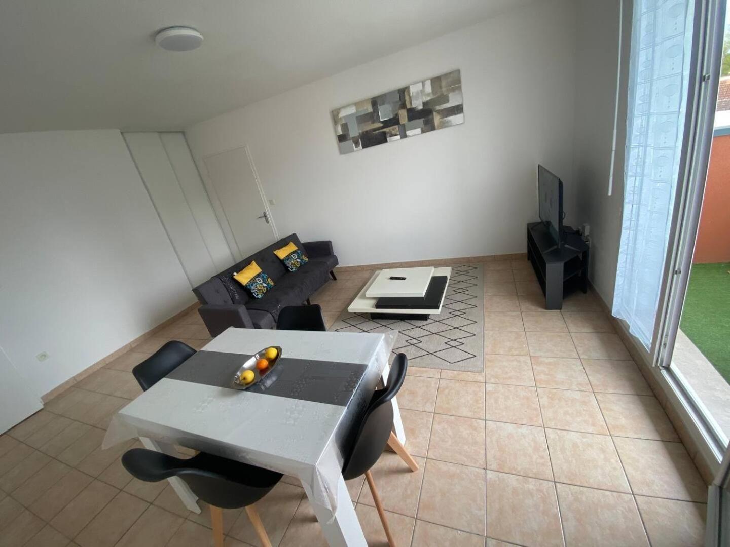 Appartement Proche Du Centre Bethune Exterior photo